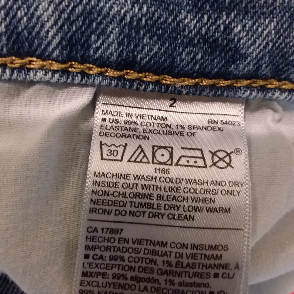 Old Navy Distressed Embroidered Boyfriend Shorts 2 - Picture 5 of 5